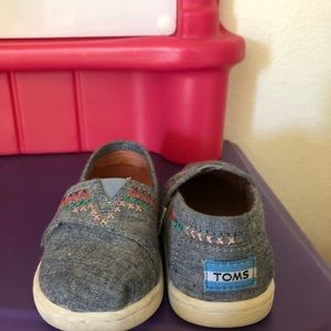 Toms